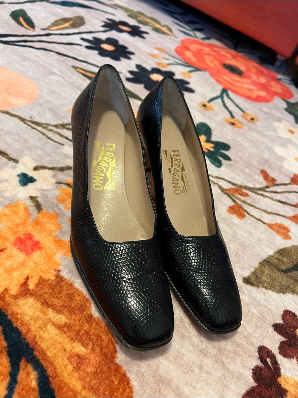 Like NEW Salvatore Ferragamo Black Textured Leather Pumps